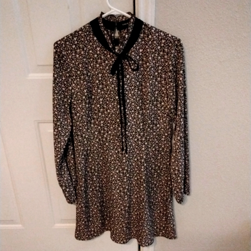 NWOT Long Sleeve Dress with Velour Tie